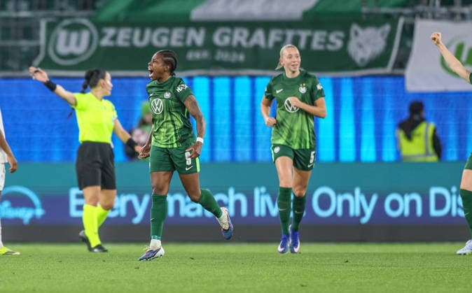 GER, Wolfsburg, VfL Wolfsburg vs Olympique Lyon, Women s Champions League, Fussball, UEFA, Spielzeit 2025 2026, AOK Arena, Viertelfinale, Hinspiel im Bild: Lineth Beerensteyn (VfL Wolfsburg Frauen 9), Tor, Jubel und Freude, Emotionen, 1:0 DFB DFL REGULATIONS PROHIBIT ANY USE OF PHOTOGRAPHS AS IMAGE SEQUENCES AND OR QUASI-VIDEO, 24.03.2026 Copyright: HMBxMedia HendrikxHamelau