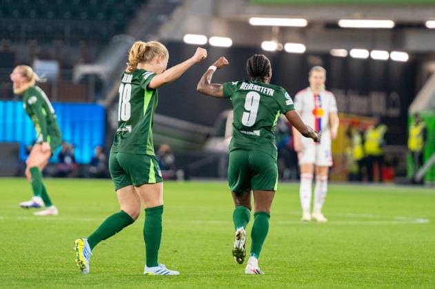 Deutschland, Fussball, UEFA, Womens Champions League, Viertelfinale, Hinspiel 2025 2026: VfL Wolfsburg - OL Lyonnes am 24.03. in Wolfsburg (Volkswagen Arena): Schuss Tor 1:0 Lineth Beerensteyn (VfL Wolfsburg 9) Jubel Freude Emotionen Torjubel Copyright: xSvenxHeidmannx