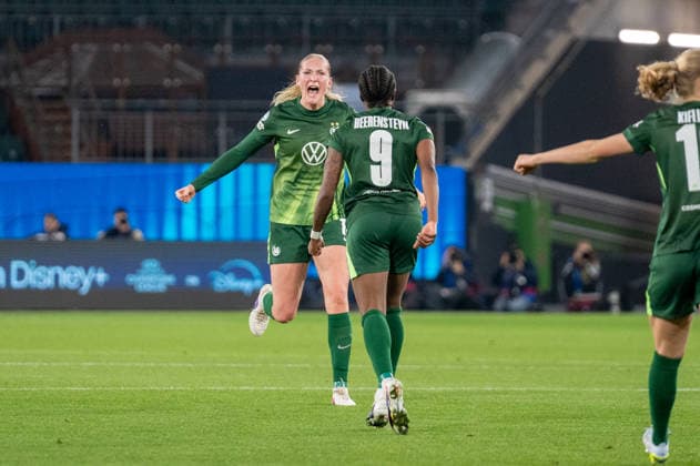 Deutschland, Fussball, UEFA, Womens Champions League, Viertelfinale, Hinspiel 2025 2026: VfL Wolfsburg - OL Lyonnes am 24.03. in Wolfsburg (Volkswagen Arena): Schuss Tor 1:0 Lineth Beerensteyn (VfL Wolfsburg 9) Jubel Freude Emotionen Torjubel Copyright: xSvenxHeidmannx