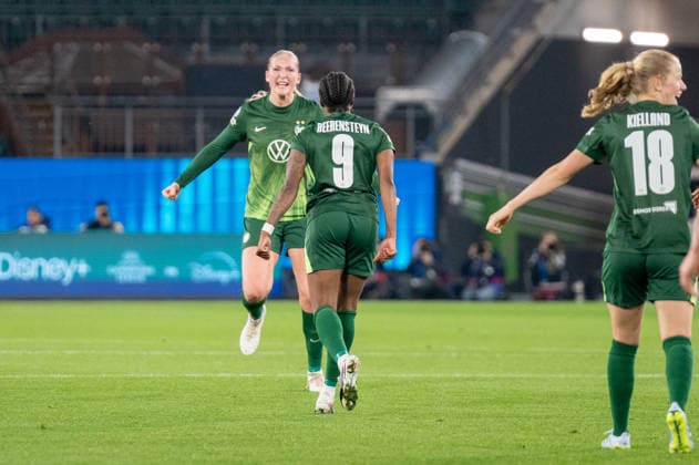 Deutschland, Fussball, UEFA, Womens Champions League, Viertelfinale, Hinspiel 2025 2026: VfL Wolfsburg - OL Lyonnes am 24.03. in Wolfsburg (Volkswagen Arena): Schuss Tor 1:0 Lineth Beerensteyn (VfL Wolfsburg 9) Jubel Freude Emotionen Torjubel Copyright: xSvenxHeidmannx