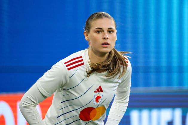 Wolfsburg, Deutschland: 24. März 2026 - UEFA Women™s Champions League - Viertelfinale Hinrunde - VfL Wolfsburg Frauen vs. OL Lyonnes Im Bild: : ehemalige Spielerin vom VfL Wolfsburg und jetzige Spielerin von OL Lyonnes Jule Brand (OL Lyonnes) Copyright: HMBxMedia MadeleinexFantini