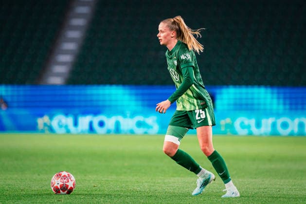 UWCL: VfL Wolfsburg vs. OL Lyonnes, 24.03.2026 Vivien Endemann (VfL Wolfsburg, 25) am Ball; UEFA Women s Champions League, Viertelfinale, Hinspiel: VfL Wolfsburg vs. OL Lyonnes am 24.03.2026 in der Volkswagen Arena, Wolfsburg DFB DFL REGULATIONS PROHIBIT ANY USE OF PHOTOGRAPHS AS IMAGE SEQUENCES AND OR QUASI-VIDEO. *** UWCL VfL Wolfsburg vs OL Lyonnes, 24 03 2026 Vivien Endemann VfL Wolfsburg, 25 on the ball UEFA Women s Champions League, quarter-final, first leg VfL Wolfsburg vs OL Lyonnes on 24 03 2026 at the Volkswagen Arena, Wolfsburg DFB DFL REGULATIONS PROHIBIT ANY USE OF PHOTOGRAPHS AS IMAGE SEQUENCES AND OR QUASI VIDEO Copyright: xBEAUTIFULxSPORTS Tonhäuserx