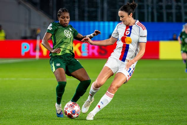 Deutschland, Fussball, UEFA, Womens Champions League, Viertelfinale, Hinspiel 2025 2026: VfL Wolfsburg - OL Lyonnes am 24.03. in Wolfsburg (Volkswagen Arena): Lineth Beerensteyn (VfL Wolfsburg 9) Ingrid Engen (OL Lyonnes 15) Copyright: xSvenxHeidmannx