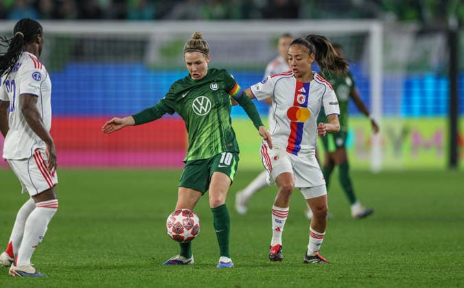 GER, Wolfsburg, VfL Wolfsburg vs Olympique Lyon, Women s Champions League, Fussball, UEFA, Spielzeit 2025 2026, AOK Arena, Viertelfinale, Hinspiel im Bild v.l.: Svenja Huth (VfL Wolfsburg Frauen 10), Selma Bacha (Olympique Lyon Frauen), Zweikampf DFB DFL REGULATIONS PROHIBIT ANY USE OF PHOTOGRAPHS AS IMAGE SEQUENCES AND OR QUASI-VIDEO, 24.03.2026 Copyright: HMBxMedia HendrikxHamelau