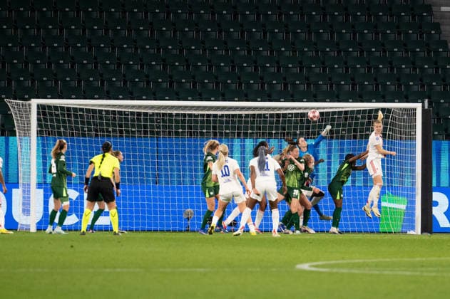 Deutschland, Fussball, UEFA, Womens Champions League, Viertelfinale, Hinspiel 2025 2026: VfL Wolfsburg - OL Lyonnes am 24.03. in Wolfsburg (Volkswagen Arena): Stina Johannes (VfL Wolfsburg 1) Copyright: xSvenxHeidmannx