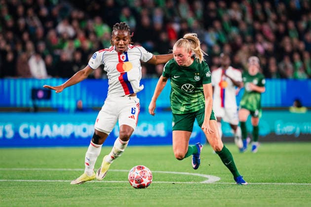 UWCL: VfL Wolfsburg vs. OL Lyonnes, 24.03.2026 Ella Peddemors (VfL Wolfsburg, 5) gegen Melchie Dumornay (OL Lyon, 6); UEFA Women s Champions League, Viertelfinale, Hinspiel: VfL Wolfsburg vs. OL Lyonnes am 24.03.2026 in der Volkswagen Arena, Wolfsburg DFB DFL REGULATIONS PROHIBIT ANY USE OF PHOTOGRAPHS AS IMAGE SEQUENCES AND OR QUASI-VIDEO. Copyright: xBEAUTIFULxSPORTS Tonhäuserx