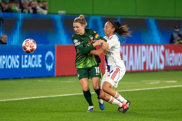 Deutschland, Fussball, UEFA, Womens Champions League, Viertelfinale, Hinspiel 2025 2026: VfL Wolfsburg - OL Lyonnes am 24.03. in Wolfsburg (Volkswagen Arena): Svenja Huth (VfL Wolfsburg 10) Selma Bacha (OL Lyonnes 4) Copyright: xSvenxHeidmannx