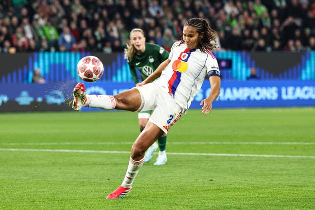 Wendie Renard (OL Lyonnes Lyon,3) - Viertelfinale Champions League der Frauen Saison 2025-2026 VfL Wolfsburg vs. OL Lyonnes Lyon in der Volkswagen Arena in Wolfsburg - Aktion,Fußball,Frau,Frauen,Damen,Deutschland,24.03.2026