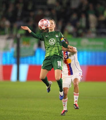Foto : Svenja HUTH (Wolfsburg) gegen Selma BACHA (Lyon) Fussball Championsleague der Frauen am Di. 24.03.2026 Viertelfinale VfL Wolfsburg - Olympique Lyon