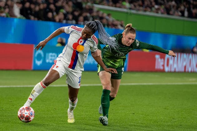 Deutschland, Fussball, UEFA, Womens Champions League, Viertelfinale, Hinspiel 2025 2026: VfL Wolfsburg - OL Lyonnes am 24.03. in Wolfsburg (Volkswagen Arena): Sarai Linder (VfL Wolfsburg 39) Kadidiatou Diani (OL Lyonnes 11) Copyright: xSvenxHeidmannx