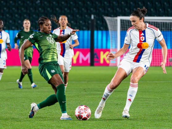 Lineth Beerensteyn (VfL Wolfsburg, 09) im Zweikampf gegen Ingrid Engen (OL Lyonnes, 15) VfL Wolfsburg vs. Olympique Lyon, Fussball, Frauen UEFA Champions League, Viertelfinale, Saison 2025 2026, 24.03.2026 VfL Wolfsburg vs. Olympique Lyon, Fussball, Frauen UEFA Champions League, Viertelfinale, Saison 2025 2026, 24.03.2026 Wolfsburg Copyright: xEibner-Pressefoto DamianxKruczynx EP_DKI