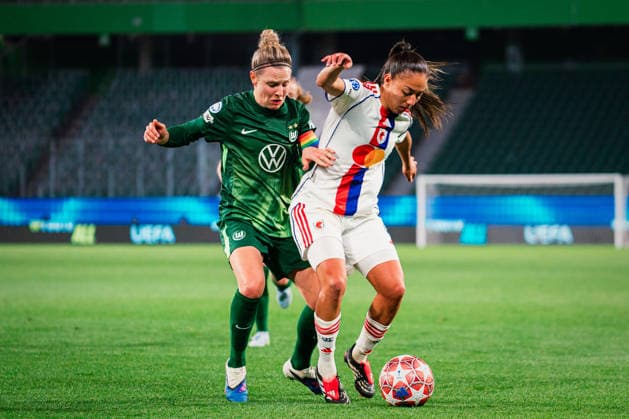 UWCL: VfL Wolfsburg vs. OL Lyonnes, 24.03.2026 Selma Bacha (OL Lyon, 4) gegen Svenja Huth (VfL Wolfsburg, 10); UEFA Women s Champions League, Viertelfinale, Hinspiel: VfL Wolfsburg vs. OL Lyonnes am 24.03.2026 in der Volkswagen Arena, Wolfsburg DFB DFL REGULATIONS PROHIBIT ANY USE OF PHOTOGRAPHS AS IMAGE SEQUENCES AND OR QUASI-VIDEO. Copyright: xBEAUTIFULxSPORTS Tonhäuserx