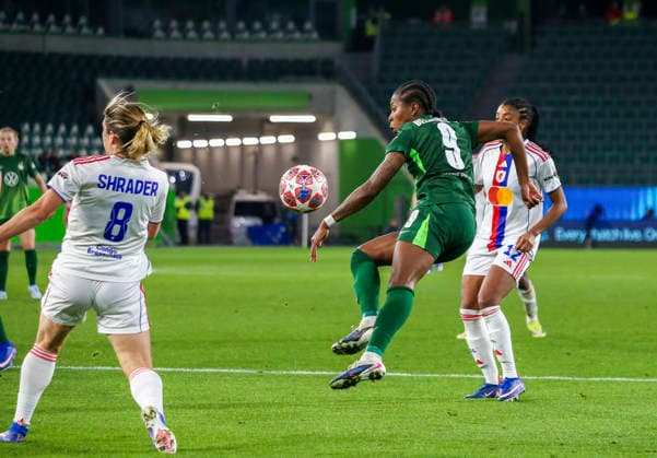 Deutschland: Fussball UEFA Women™s Champions League 2025 2026, Viertelfinale VfL Wolfsburg vs OL Lyonnes Volkswagen Arena (Wolfsburg): Torchance Lineth Beerensteyn (VfL Wolfsburg Frauen, 9) Wolfsburg Copyright: xAymanxAlahmedx