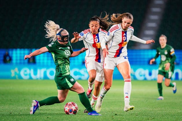 UWCL: VfL Wolfsburg vs. OL Lyonnes, 24.03.2026 Jule Brand (OL Lyon, 29) und Selma Bacha (OL Lyon, 4) gegen Thea Bjelde (VfL Wolfsburg, 2); UEFA Women s Champions League, Viertelfinale, Hinspiel: VfL Wolfsburg vs. OL Lyonnes am 24.03.2026 in der Volkswagen Arena, Wolfsburg DFB DFL REGULATIONS PROHIBIT ANY USE OF PHOTOGRAPHS AS IMAGE SEQUENCES AND OR QUASI-VIDEO. *** UWCL VfL Wolfsburg vs OL Lyonnes, 24 03 2026 Jule Brand OL Lyon, 29 and Selma Bacha OL Lyon, 4 vs Thea Bjelde VfL Wolfsburg, 2 UEFA Women s Champions League, quarter-final, first leg VfL Wolfsburg vs OL Lyonnes on 24 03 2026 at Volkswagen Arena, Wolfsburg DFB DFL REGULATIONS PROHIBIT ANY USE OF PHOTOGRAPHS AS IMAGE SEQUENCES AND OR QUASI VIDEO Copyright: xBEAUTIFULxSPORTS Tonhäuserx