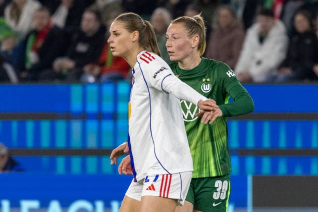 Deutschland: Fussball UEFA Women™s Champions League 2025 2026, Viertelfinale VfL Wolfsburg vs OL Lyonnes Volkswagen Arena (Wolfsburg): Brand Jule (OL Lyonnes, 29), Linder Sarai (VfL Wolfsburg, 39) Copyright: xMichellexLukax