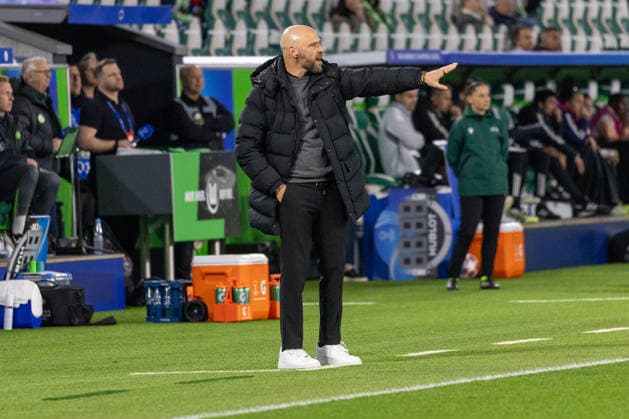 Deutschland: Fussball UEFA Women™s Champions League 2025 2026, Viertelfinale VfL Wolfsburg vs OL Lyonnes Volkswagen Arena (Wolfsburg): Lerch Stephan (VfL Wolfsburg, Trainer) Copyright: xMichellexLukax