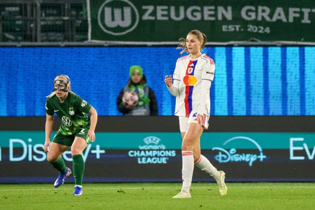 Wolfsburg, Deutschland: 24. März 2026 - UEFA Women™s Champions League - Viertelfinale Hinrunde - VfL Wolfsburg Frauen vs. OL Lyonnes Im Bild: ehemalige Spielerin vom VfL Wolfsburg und jetzige Spielerin beim OL Lyonnes Jule Brand (OL Lyonnes) beim Champions League Spiel in Wolfsburg Copyright: HMBxMedia MadeleinexFantini