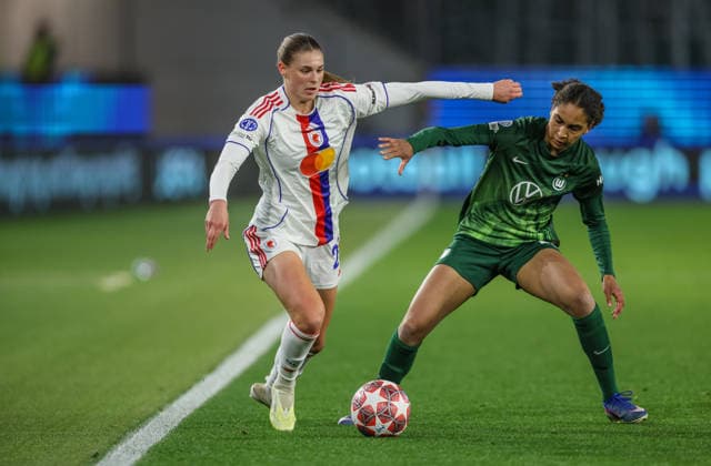GER, Wolfsburg, VfL Wolfsburg vs Olympique Lyon, Women s Champions League, Fussball, UEFA, Spielzeit 2025 2026, AOK Arena, Viertelfinale, Hinspiel im Bild v.l.: Jule Brand (Olympique Lyon Frauen 29), Cora Zicai (VfL Wolfsburg Frauen 28), Zweikampf DFB DFL REGULATIONS PROHIBIT ANY USE OF PHOTOGRAPHS AS IMAGE SEQUENCES AND OR QUASI-VIDEO, 24.03.2026 Copyright: HMBxMedia HendrikxHamelau