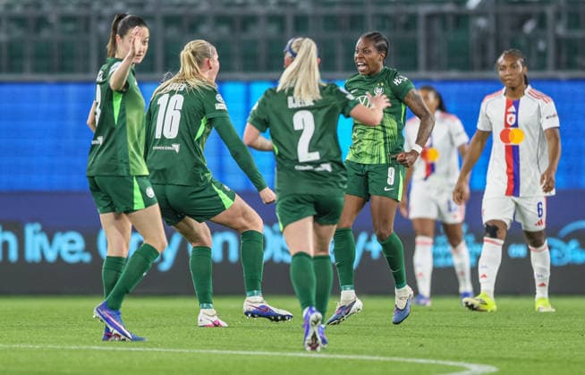 GER, Wolfsburg, VfL Wolfsburg vs Olympique Lyon, Women s Champions League, Fussball, UEFA, Spielzeit 2025 2026, AOK Arena, Viertelfinale, Hinspiel im Bild: Lineth Beerensteyn (VfL Wolfsburg Frauen 9), Tor, Jubel und Freude, Emotionen, 1:0 DFB DFL REGULATIONS PROHIBIT ANY USE OF PHOTOGRAPHS AS IMAGE SEQUENCES AND OR QUASI-VIDEO, 24.03.2026 Copyright: HMBxMedia HendrikxHamelau