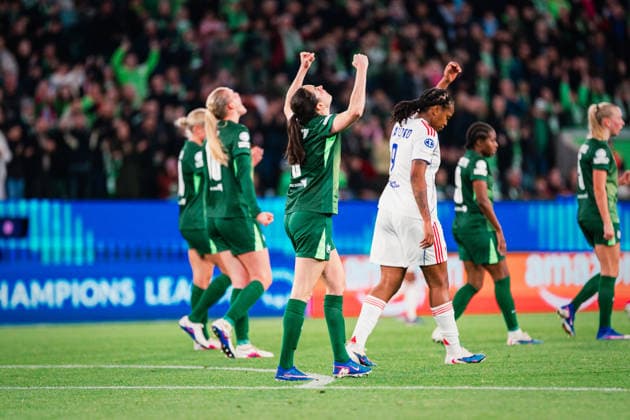 UWCL: VfL Wolfsburg vs. OL Lyonnes, 24.03.2026 Caitlin Dijkstra (VfL Wolfsburg, 3) feiert den 1:0 Sieg; UEFA Women s Champions League, Viertelfinale, Hinspiel: VfL Wolfsburg vs. OL Lyonnes am 24.03.2026 in der Volkswagen Arena, Wolfsburg DFB DFL REGULATIONS PROHIBIT ANY USE OF PHOTOGRAPHS AS IMAGE SEQUENCES AND OR QUASI-VIDEO. Copyright: xBEAUTIFULxSPORTS Tonhäuserx