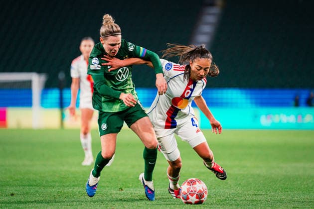 UWCL: VfL Wolfsburg vs. OL Lyonnes, 24.03.2026 Svenja Huth (VfL Wolfsburg, 10) gegen Selma Bacha (OL Lyon, 4); UEFA Women s Champions League, Viertelfinale, Hinspiel: VfL Wolfsburg vs. OL Lyonnes am 24.03.2026 in der Volkswagen Arena, Wolfsburg DFB DFL REGULATIONS PROHIBIT ANY USE OF PHOTOGRAPHS AS IMAGE SEQUENCES AND OR QUASI-VIDEO. Copyright: xBEAUTIFULxSPORTS Tonhäuserx