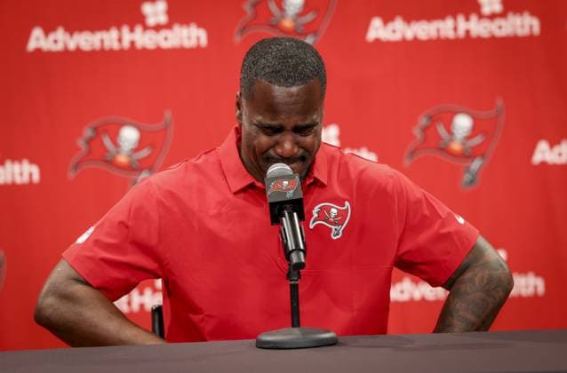 March 24, 2026, Tampa, Florida, USA: Tampa Bay Buccaneer Lavonte David becomes emotional while talking about his parents during his retirement announcement Tuesday, March 24, 2026 in Tampa. Florida News - March 24, 2026  - ZUMAs70_ 20260324_zan_s70_042 Copyright: xChrisxUrsox