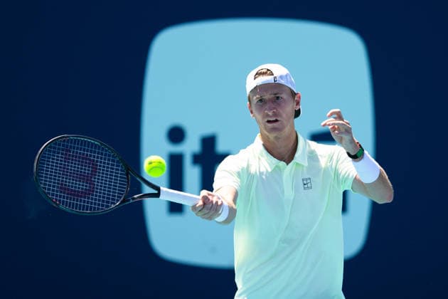 2026 Miami Open Presented By Itau - Day 8 Sebastian Korda of the United States returns a shot against Martin Landaluce of Spain during their match on Day 8 of the Miami Open at Hard Rock Stadium in Miami Gardens, Florida, on March 24, 2026. Miami Gardens FL United States  Copyright: xMauricioxPaizx originalFilename:paiz-miamiope260324_npwHx.jpg