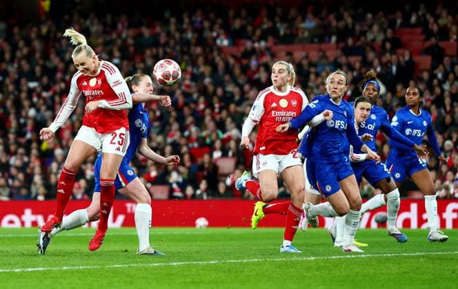 Stina Blackstenius of Arsenal scores a goal to make the score 1-0. Arsenal Women v Chelsea Women, UEFA Women s Champions League, Quarter Final, First Leg, Football, Emirates Stadium, London, UK - 24 Mar 2026London Emirates Stadium United Kingdom EDITORIAL USE ONLY No use with unauthorised audio, video, data, fixture lists, club league logos or live services. Online in-match use limited to 120 images, no video emulation. No use in betting, games or single club league player publications. Copyright: xJamesxMarsh Shutterstockx 16787096ac
