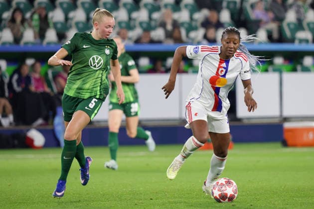 24.03.2026, xgrfx, Fussball UEFA Women s Champions League Viertelfinale , VfL Wolfsburg - OL Lyonnes v.l. Ella Peddemors (VfL Wolfsburg), Diani Kadidiatou (OL Lyonnes) (DFL DFB REGULATIONS PROHIBIT ANY USE OF PHOTOGRAPHS as IMAGE SEQUENCES and or QUASI-VIDEO) Wolfsburg
