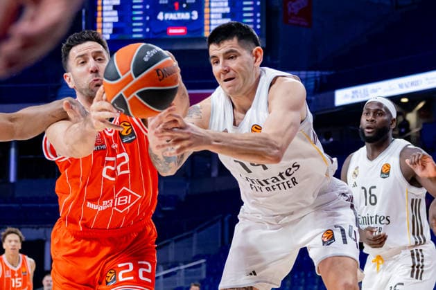ESP: Real Madrid v Hapoel IBI Tel Aviv. Euroleague. Micic (Hapoel) and Gabriel Deck of Real Madrid during the Euroleague match, between Real Madrid and Hapoel IBI Tel Aviv played at Movistar Arena Stadium on March 24, 2026 in Madrid Spain Madrid Spain Basketball Copyright: xAlbaxPachecox xAgenciaxLOFx