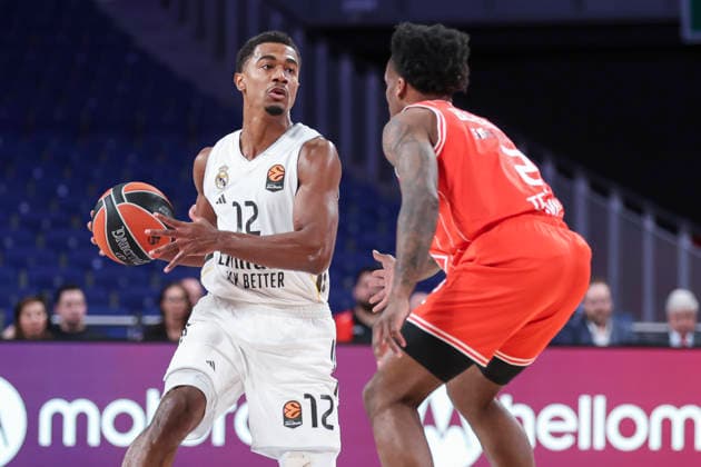 March 24, 2026, Madrid, Madrid, Spain: Theo Maledon of Real Madrid and Antonio Blakeney of Hapoel IBI Tel Aviv in action during the Turkish Airlines EuroLeague match between Real Madrid and Hapoel IBI Tel Aviv at Movistar Arena on March 24, 2026 in Madrid, Spain. Real Madrid V Hapoel IBI Tel Aviv - Turkish Airlines EuroLeague  - ZUMAa181 20260324_zaa_a181_180 Copyright: xIrinaxR.xHipolitox