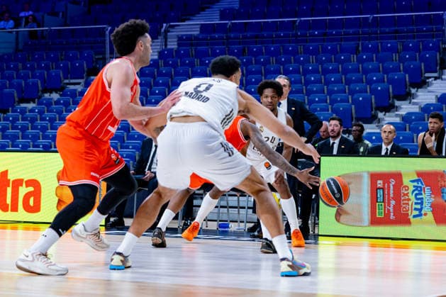 ESP: Real Madrid v Hapoel IBI Tel Aviv. Euroleague. Andres Feliz and Trey Lyles of Real Madrid during the Euroleague match, between Real Madrid and Hapoel IBI Tel Aviv played at Movistar Arena Stadium on March 24, 2026 in Madrid Spain Madrid Spain Basketball Copyright: xAlbaxPachecox xAgenciaxLOFx