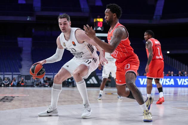 March 24, 2026, Madrid, Madrid, Spain: Mario Hezonja of Real Madrid and Levi Randolph of Hapoel IBI Tel Aviv in action during the Turkish Airlines EuroLeague match between Real Madrid and Hapoel IBI Tel Aviv at Movistar Arena on March 24, 2026 in Madrid, Spain. Real Madrid V Hapoel IBI Tel Aviv - Turkish Airlines EuroLeague  - ZUMAa181 20260324_zaa_a181_189 Copyright: xIrinaxR.xHipolitox