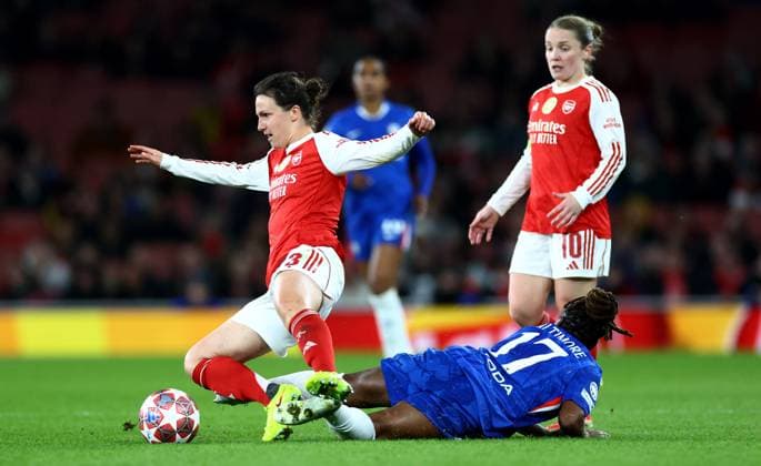 Lotte Wubben-Moy of Arsenal and Sandy Baltimore of Chelsea. Arsenal Women v Chelsea Women, UEFA Women s Champions League, Quarter Final, First Leg, Football, Emirates Stadium, London, UK - 24 Mar 2026London Emirates Stadium United Kingdom EDITORIAL USE ONLY No use with unauthorised audio, video, data, fixture lists, club league logos or live services. Online in-match use limited to 120 images, no video emulation. No use in betting, games or single club league player publications. Copyright: xJamesxMarsh Shutterstockx 16787096bd