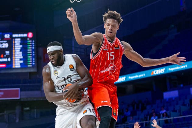 ESP: Real Madrid v Hapoel IBI Tel Aviv. Euroleague. Usman Garuba of Real Madrid Kessler Edwards (Hapoel) during the Euroleague match, between Real Madrid and Hapoel IBI Tel Aviv played at Movistar Arena Stadium on March 24, 2026 in Madrid Spain Madrid Spain Basketball Copyright: xAlbaxPachecox xAgenciaxLOFx
