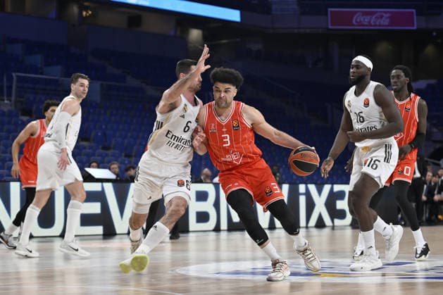 Real Madrid v Hapoel IBI Tel Aviv - EuroLeague MADRID, SPAIN - MARCH 24: Elijah Bryant (R3) of Hapoel IBI Tel Aviv competes against Alberto Abalde Diaz (L3) of Real Madrid during the EuroLeague Week 33 match at Movistar Arena in Madrid, Spain, on March 24, 2026. Burak Akbulut Anadolu Madrid Spain. Editorial use only. Please get in touch for any other usage.  Copyright: x2026xAnadoluxBurakxAkbulutx