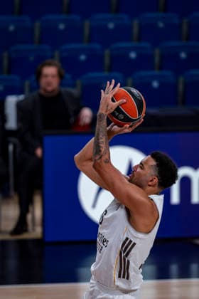 Real Madrid v Hapoel Ibi Tel Aviv - Euroleague 2025 2026 Trey Lyles of Real Madrid in action with the ball during the EuroLeague Regular Season Round 33 match between Real Madrid and Hapoel Ibi Tel Aviv at Movistar Arena on March 24, 2026 in Madrid, Spain. Madrid Movistar Arena Madrid Spain Copyright: xAlbertoxGardinx AGardin_20260324_Basket_Euroleague_Rea_Mad_Hapo_0975