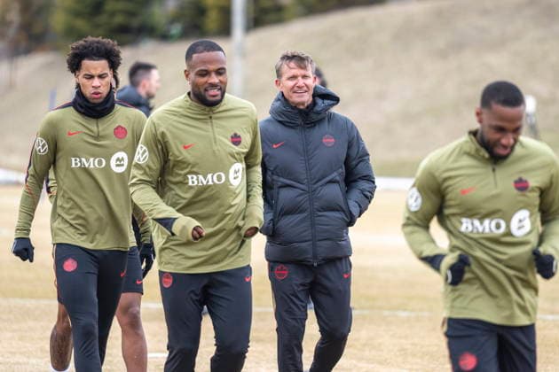 Fußball, Nationalteam Kanada, Training March 24, 2026, Toronto, Ontario, CANADA: CanadaöÄÃ s head coach Jesse Marsch, centre, during a training session at the BMO Training Ground in preparation for matches against Iceland and Tunisia, March 24, 2026. Canada News - March 24, 2026 - ZUMAc35_ 20260324_zaf_c35_151 Copyright: xEduardoxLimax