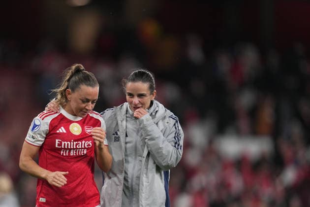 UEFA Women s Champions League Quarter-finals Arsenal v Chelsea Katie McCabe of Arsenal and Renee Slegers manager of Arsenal at full time during the UEFA Women s Champions League Quarter-finals match Arsenal vs Chelsea at Arsenal Stadium, London, United Kingdom on 24 March 2026 (Photo by Harvey Murphy News Images) Copyright: xHarveyxMurphy NewsxImagesx
