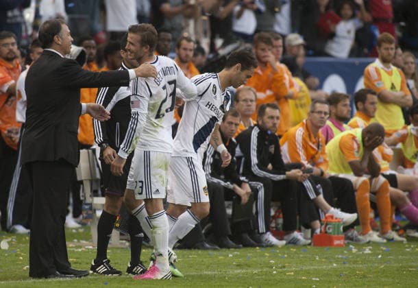 Dec. 1, 2012 - Carson, CALIFORNIA, USA - LA Galaxy s David Beckham with head coach Bruce Arena (left) as he is substituted during the MLS, Fussball Herren, USA Cup Final at the Home Depot Center, Los Angeles, USA. Picture date: Saturday December 1, 2012..ARMANDO ARORIZO PI Copyright: xArmandoxArorizo Pix