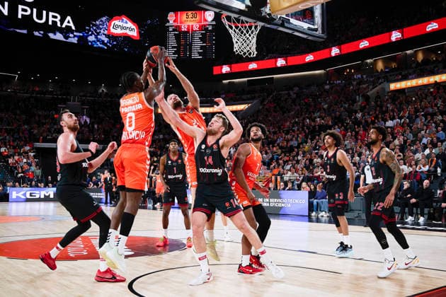(260325) -- VALENCIA, March 25, 2026 -- Mattew Costello (top R) and Brancou Badio (top L) of Valencia vie with Sasha Vezenkov (front) of Olympiacos Piraeus during the EuroLeague basketball match between Valencia and Olympiacos Piraeus in Valencia, Spain, on March 24, 2026. (Photo by Xinhua) (SP)SPAIN-VALENCIA-BASKETBALL-EUROLEAGUE-VALENCIA VS OLYMPIACOS PIRAEUS PabloxMorano 