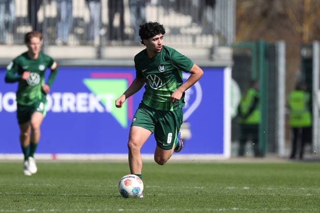 VfL vs. Köln, A-Junioren DFB Pokal Halbfinale Wolfsburg, 22.03.2026, Fußball. Herren, DFB Pokal der A-Junioren (U19), Halbfinale 2025 2026, VfL Wolfsburg vs. 1. FC Köln: Darwin Soylu (VfL Wolfsburg U19) AOK Stadion Niedersachen Deutschland *** VfL vs Cologne, A Juniors DFB Cup Semi-Final Wolfsburg, 22 03 2026, Soccer Men, DFB Cup A Juniors U19 , Semi-Final 2025 2026, VfL Wolfsburg vs 1 FC Cologne Darwin Soylu VfL Wolfsburg U19 AOK Stadion Niedersachen Germany