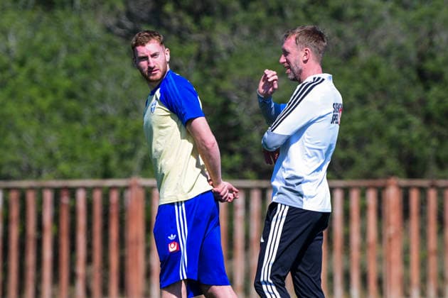 VALENCIA 20260325 Förbundskaptenen Graham Potter och Dejan Kulusevski i samband med fotbollslandslagets träning pa en träningsanläggningen utanför Valencia inför torsdagens VM-kval playoff mot Ukraina. VALENCIA SPANIEN x10030x
