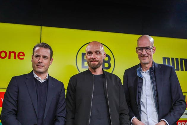 Dortmund, Deutschland: 25. März 2026 - Pressekonferenz - Vorstellung des neuen BVB Sportdirektors Nils-Ole Book Im Bild: v.li. Geschäftsführer Lars Ricken (BVB), der neue BVB Sportdirektor Nils-Ole Book (BVB) und Geschäftsführer Carsten Cramer (BVB) bei der Pressekonferenz zur Vorstellung des neuen Sportdirektors DFB regulations prohibit any use of photographs as image sequences and or quasi-photo
