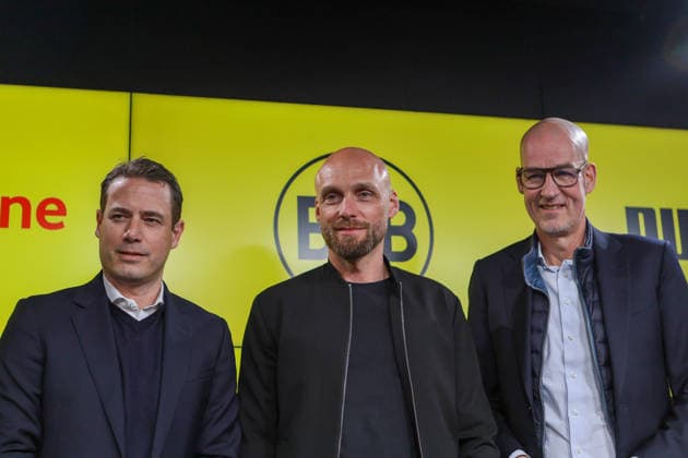 Dortmund, Deutschland: 25. März 2026 - Pressekonferenz - Vorstellung des neuen BVB Sportdirektors Nils-Ole Book Im Bild: v.li. Geschäftsführer Lars Ricken (BVB), der neue BVB Sportdirektor Nils-Ole Book (BVB) und Geschäftsführer Carsten Cramer (BVB) bei der Pressekonferenz zur Vorstellung des neuen Sportdirektors DFB regulations prohibit any use of photographs as image sequences and or quasi-photo