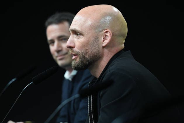 Fußball 1. Bundesliga Vorstellung von Nils-Ole Book bei Borussia Dortmund am 25.03.2026 im Signal Iduna Park in Dortmund Nils-Ole Book ( Sportdirektor Dortmund ), vorne - Lars Ricken ( Geschäftsführer Dortmund ), hinten