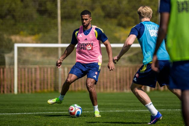 260325 Isak Hien of the Swedish national football team during a training session on March 25, 2026 in Valencia. Photo: Joel Marklund BILDBYRAN kod JM JM0806 bbeng fotboll football soccer fotball vm-kval FIFA World Cup, WM, Weltmeisterschaft, Fussball qualifier qualifier träning practice training sverige sweden sverige a Copyright: JOELxMARKLUND BB260325JM041