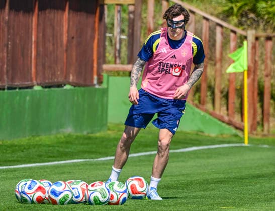 VALENCIA 20260325 Lagkapten Victor Nilsson Lindelöf under fotbollslandslagets träning pa en träningsanläggningen utanför Valencia inför torsdagens VM-kval playoff mot Ukraina. VALENCIA SPANIEN x10030x