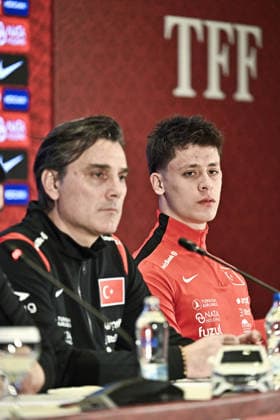 Ahead of Turkiye v Romania - FIFA World Cup, WM, Weltmeisterschaft, Fussball European Qualifiers ISTANBUL, TURKIYE - MARCH 25: Arda Guler (R) and Head Coach Vincenzo Montella (L) of Turkiye speaks during a press conference, PK, Pressekonferenz ahead of the 2026 FIFA World Cup European Qualifiers playoff round against Romania at Hasan Dogan National Teams Training and Education Facilities in Istanbul, Turkiye on March 25, 2026. Muhammed Enes Yildirim Anadolu Istanbul Turkey. Editorial use only. Please get in touch for any other usage.  Copyright: x2026xAnadoluxMuhammedxEnesxYildirimx