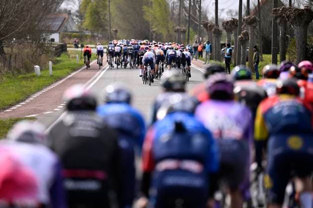 Tour of Bruges 2026 Cycling Race BRUGGE, BELGIUM - MARCH 25 : illustration picture peloton riding in echelons during the 50th edition of Tour of Bruges an UCI World Tour 1.UWT one day cycling road race for Men Elite of 202.9 km with start in Brugge and finish in Brugge on March 25, 2026 in Brugge, Belgium, 25 03 2026 ( Motordriver Kenny Verfaillie - Brugge Belgium  Copyright: xTomasxSiskx